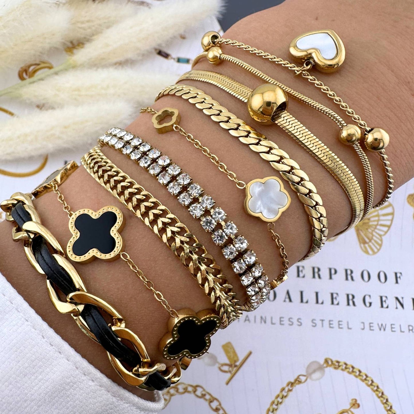 Water Resistant 18K gold plated Stainless steel Enchanted Clover bracelet in Gold