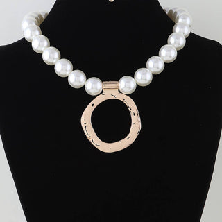Gilded Grace Loop Necklace in Pearl